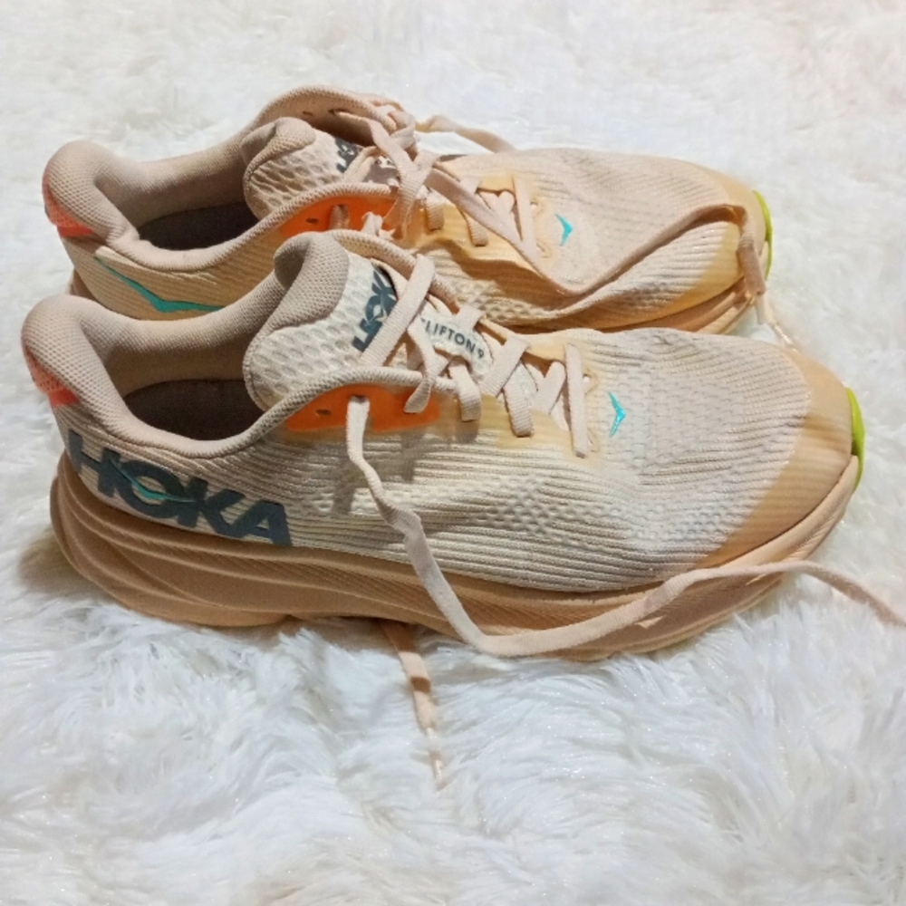 Hoka Clifton 9 - Kids- size 6md